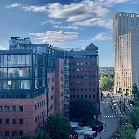 In Salford With Amazing View Апартаменты