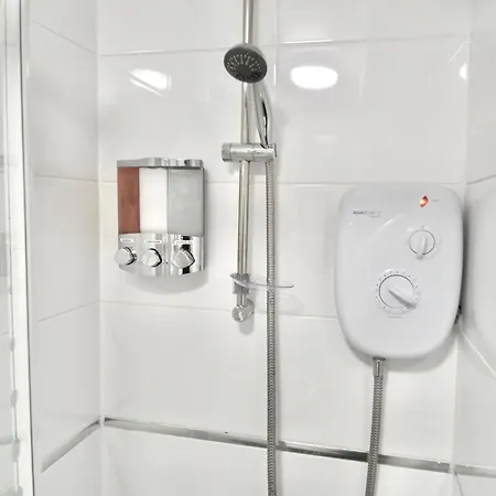 Bnbee - - Spacious Studio Apartment Manchester