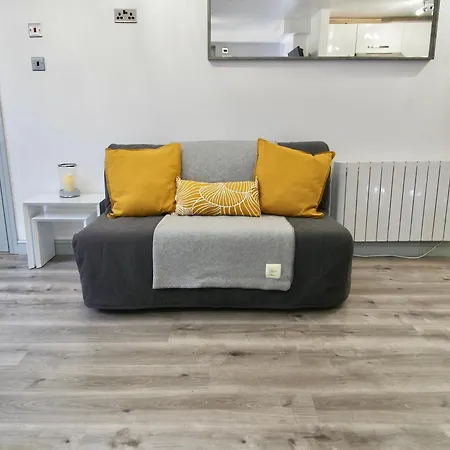 Bnbee - - Spacious Studio Apartment Manchester