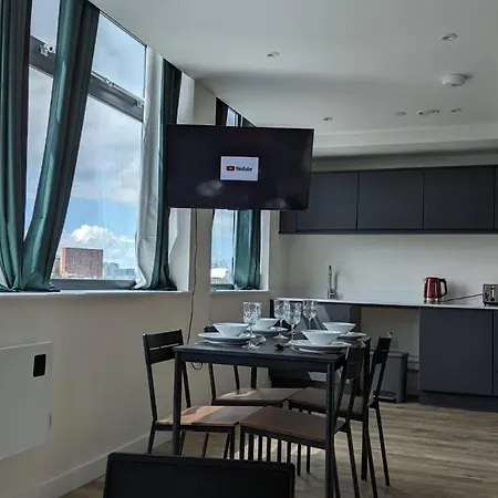 Lovely 1br Penthouse Near Mcr Stadiums *
