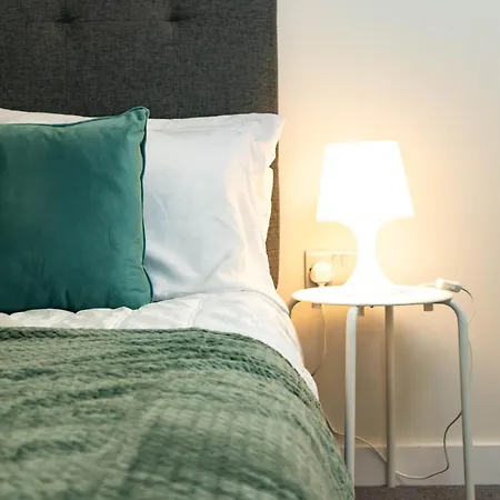 Apartment Lavish Living Huge Long Term Savings For Contractors Relocators Profressionals *