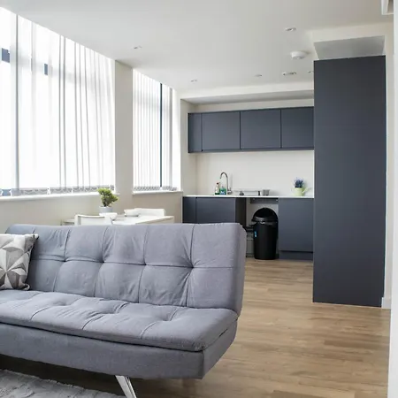 Lavish Living Huge Long Term Savings For Contractors Relocators Profressionals * Manchester