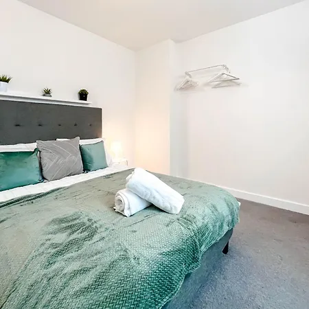 Lavish Living Huge Long Term Savings For Contractors Relocators Profressionals * Manchester