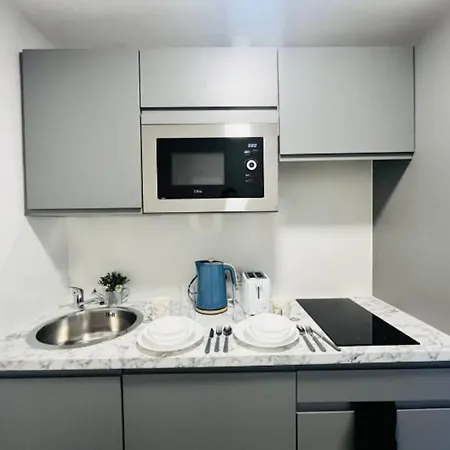 Onpoint - Convenient Studio - Old Trafford! Apartment *