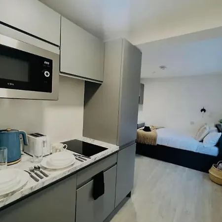 Onpoint - Convenient Studio - Old Trafford! * Manchester