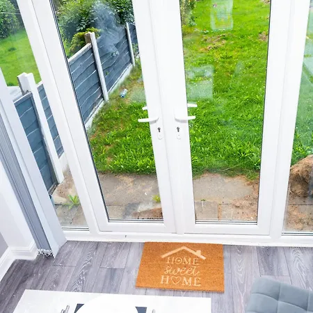 3 Bedroom House With En-suite Free Wifi And Parking Holiday home Manchester