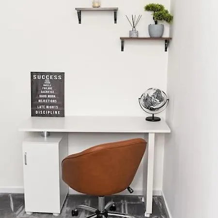 3 Bedroom House With En-suite Free Wifi And Parking Manchester