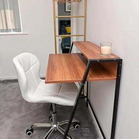 3 Bedroom House With En-suite Free Wifi And Parking