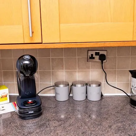 3 Bedroom House With En-suite Free Wifi And Parking Holiday home