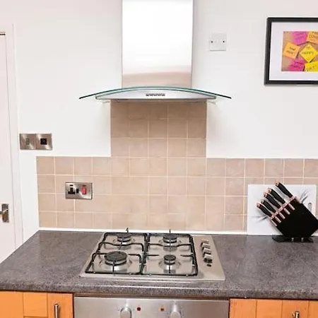 Holiday home 3 Bedroom House Free Wifi And Parking *
