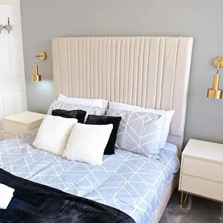 3 Bedroom House With En-suite Free Wifi And Parking Hébergement de vacances Manchester
