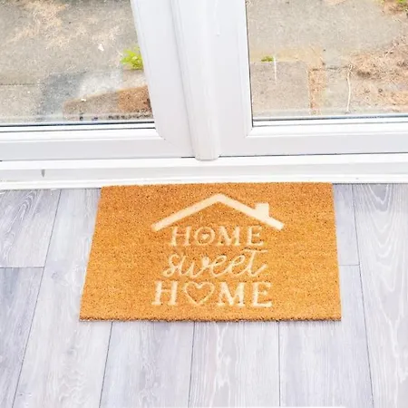 3 Bedroom House Free Wifi And Parking