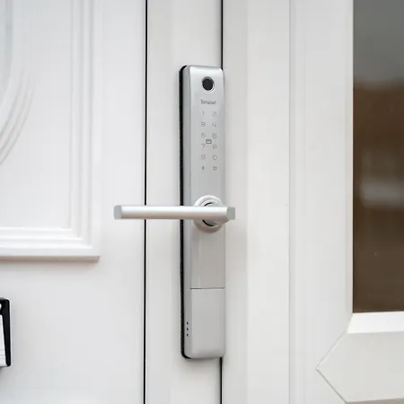 Morden En-suite - Close Cente & Etihad Stadium ホームステイ