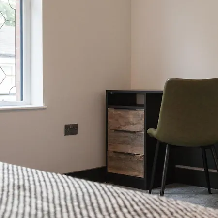 Apartment New! Stylish & Modern With Free Parking! Book Now! Manchester