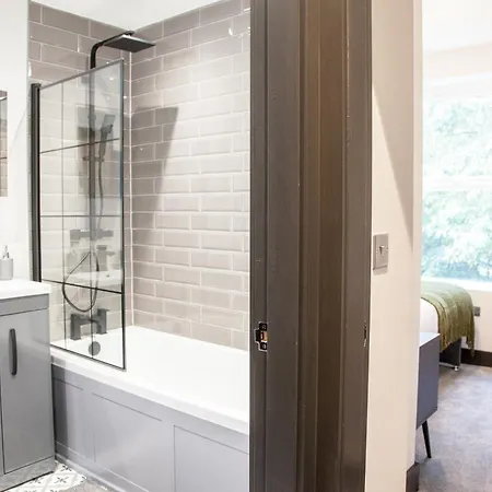 New! Stylish & Modern With Free Parking! Book Now! *