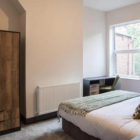 New! Stylish & Modern With Free Parking! Book Now! Apartament