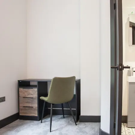New! Stylish & Modern With Free Parking! Book Now! Apartament