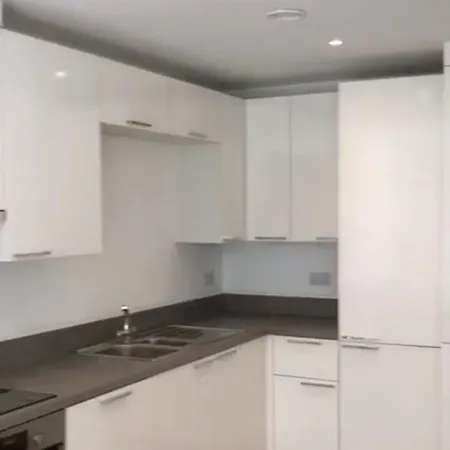 Large Double Ensuite In Luxury Building - Ideal For Professional Or Mature Student Manchester