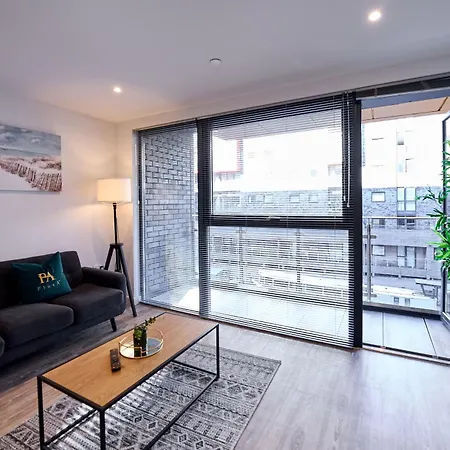 Spacious Balcony Oasis Апартаменты Манчестер