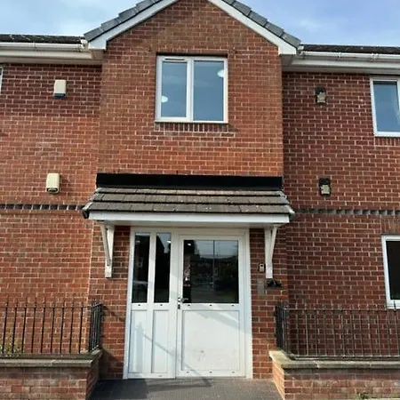 Modern, Quiet, Sleeps 9, Etihad, Coop Live, Apartment