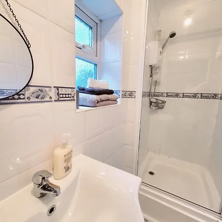 Homestay Charming One Shared Flat Near Centre By Etihad Stadium Coop *