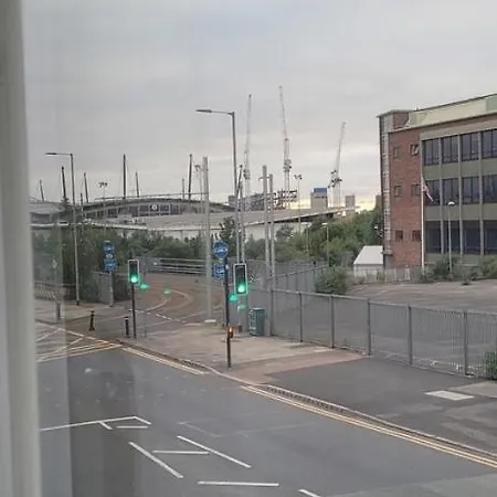 Charming One Shared Flat Near Centre By Etihad Stadium Coop