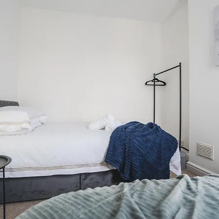 Vibrant & Spacious 3br House, Near & Salford Quays, Free Parking דירה *