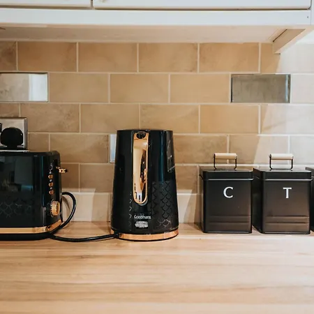 Vibrant & Spacious 3br House, Near & Salford Quays, Free Parking Apartament Manchester