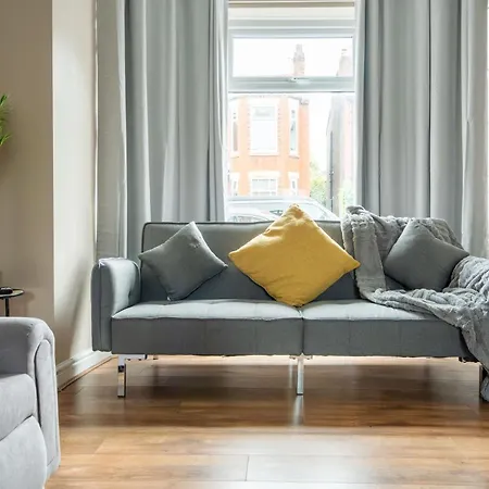 Vibrant & Spacious 3br House, Near & Salford Quays, Free Parking