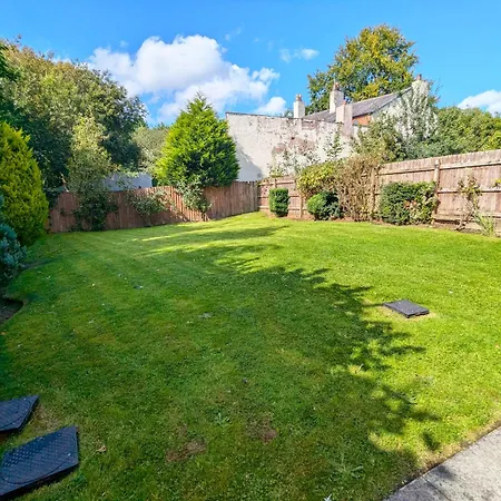 Feriehus Spacious 4 Bed Riverside Manchester