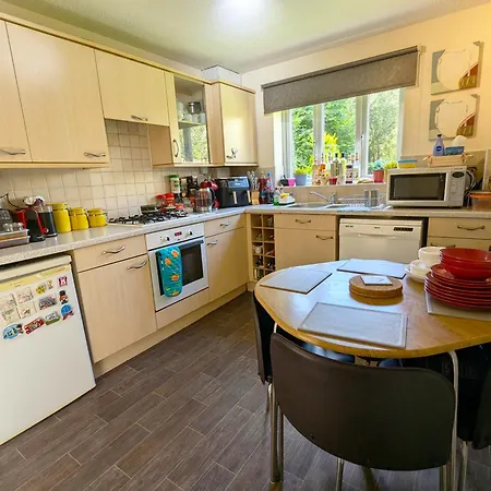 Spacious 4 Bed Riverside Manchester