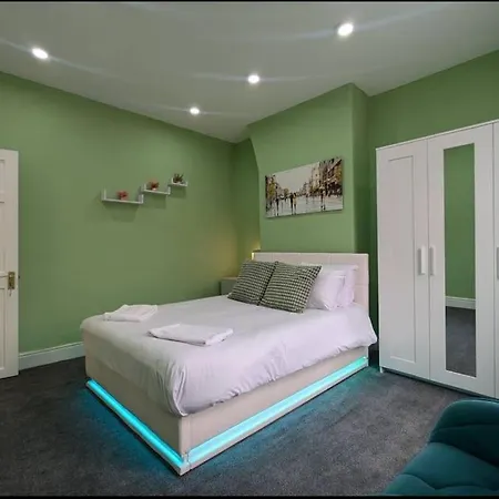 Beautiful 2 Bed 1 Bath בית נופש *