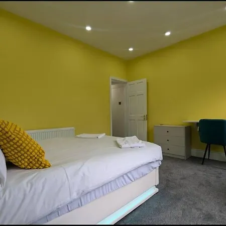 Beautiful 2 Bed 1 Bath * Манчестер