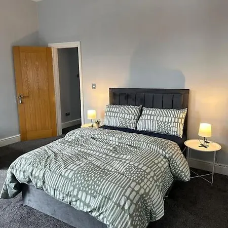 House In Manchester-onsite Host Nyaraló