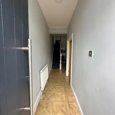 House In Manchester-onsite Host *