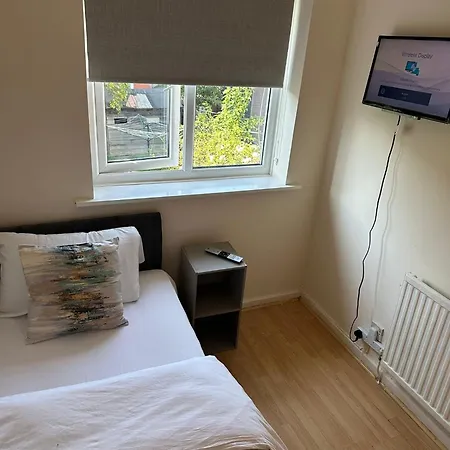 Lägenhet 3 Bedroom Close To Stadium And Coop Live *