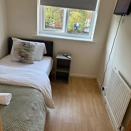 Lägenhet 3 Bedroom Close To Stadium And Coop Live *