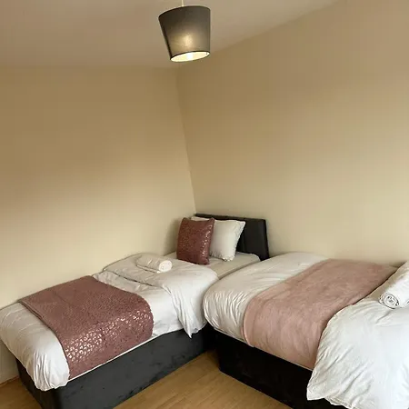 Apartment 3 Bedroom Close To Stadium And Coop Live
