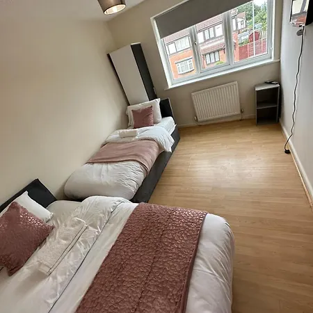 3 Bedroom Close To Stadium And Coop Live *