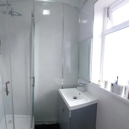 Apartamento 3 Bedroom Near Man City And Coop Live