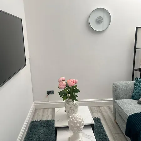 Apartment Affordably Elegant Close To Coop Live, Etihad Stadium And Centre *