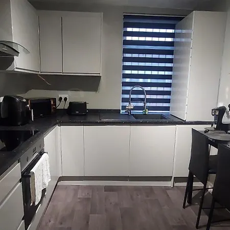 3 Bedroom Near Man City And Coop Live *