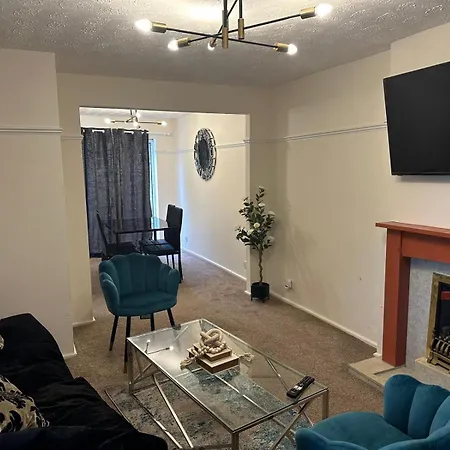 Lägenhet 3 Bedroom Close To Stadium And Coop Live
