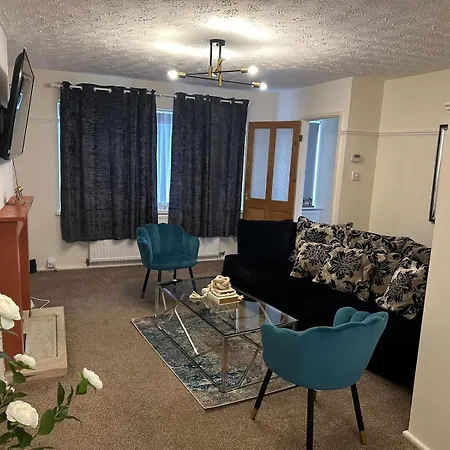 3 Bedroom Close To Stadium And Coop Live * Manchester