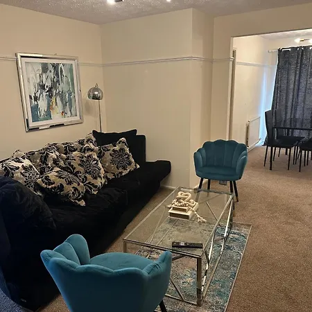 3 Bedroom Close To Stadium And Coop Live * Manchester