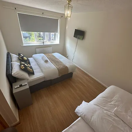3 Bedroom Close To Stadium And Coop Live Apartment Manchester