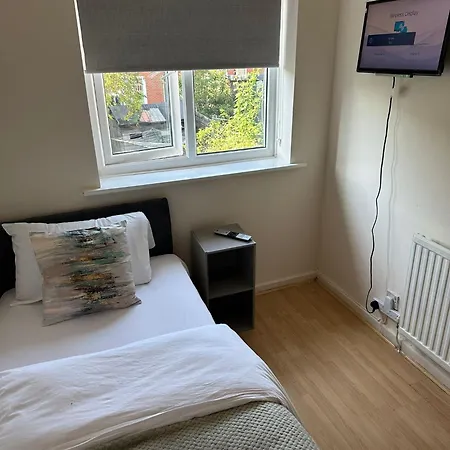 3 Bedroom Close To Stadium And Coop Live Lägenhet