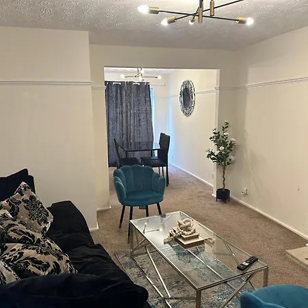 3 Bedroom Close To Stadium And Coop Live *