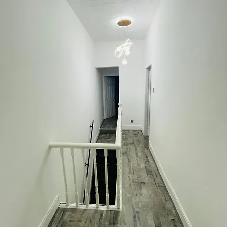 Апартаменты 2 Double Bedroom Private, Close To Old Trafford & City Centre
