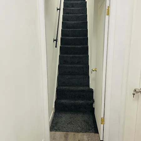 Apartment 2 Double Bedroom Private, Close To Old Trafford & City Centre